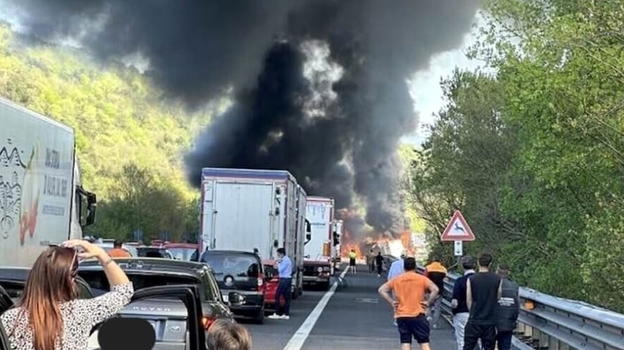 Inferno in Autostrada, code chilometriche nel tratto autostradale