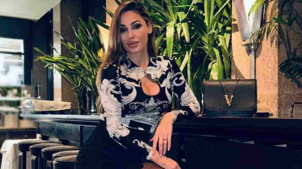 Anna Tatangelo nella bufera, pubblica questa foto e scatena la rivolta dei fan