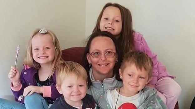 Un frontale tremendo, deceduti mamma e 4 figli