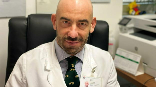 Bassetti lancia l’allarme Norovirus: "Molto contagioso, ecco i sintomi"