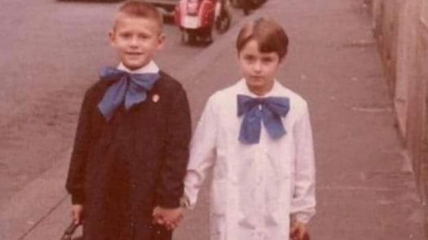 In questa foto erano compagni di classe, ora sono super famosi