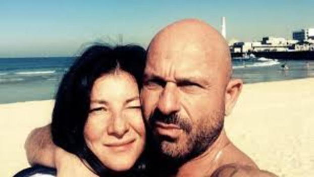 La moglie del noto cantante italiano è deceduta poco fa