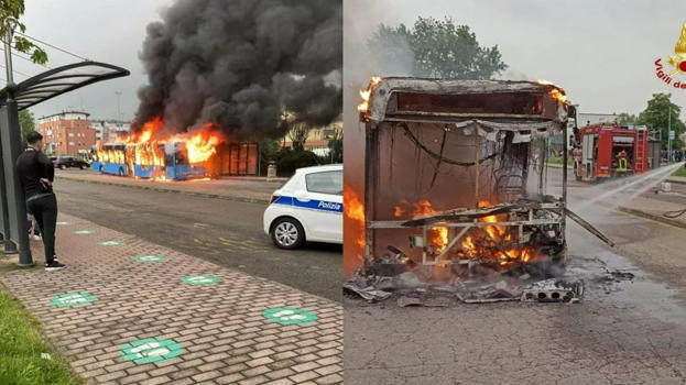Italia, autobus carico di studenti va in fiamme: la situazione