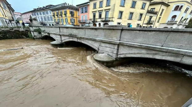 Italia, il fiume ha straripato: sta sommergendo tutto