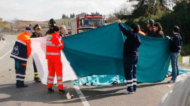 Italia, scontro tra vetture: deceduti 3 giovani 20enni