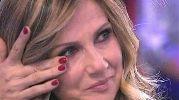 Lorella Cuccarini in lacrime in diretta Tv racconta la crisi con il marito