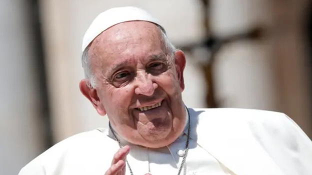 Papa Francesco per la prima volta al G7: "Metterò tutti in guardia sul…