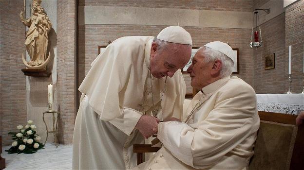 Papa Francesco, il retroscena su Papa Ratzinger: "Si è dimesso per…"