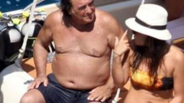 Albano, è finita con la Lecciso? Beccato al mare con…