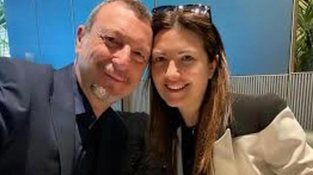 Amadeus e Giovanna nel reparto di ostetricia: le foto non lasciano dubbi