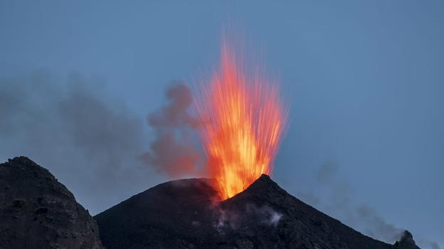 "Aiuto è in eruzione", scatta l’allerta: un fuggi fuggi