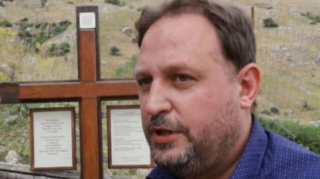 Salvo, il veggente di Petralia in Tv: "Parlo con San Michele..