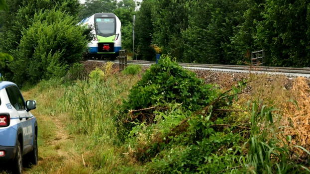 Si sono abbracciati per l’ultima volta e poi si sono gettati sotto il treno