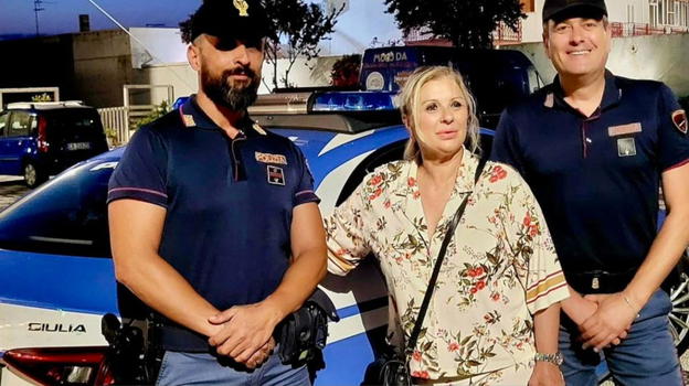 Tina Cipollari, è polemica per la foto con la Polizia