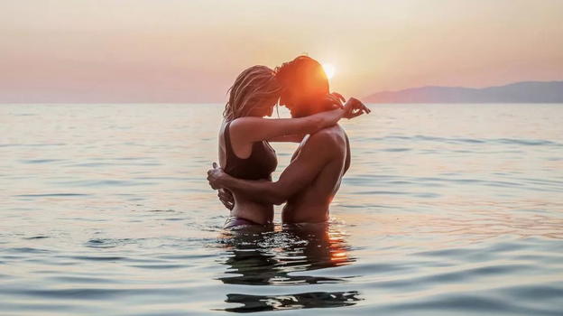9 italiani su 10 saranno infedeli: i più traditori sono di..