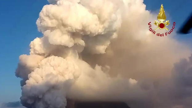 Italia, è allerta rossa per l’eruzione del vulcano