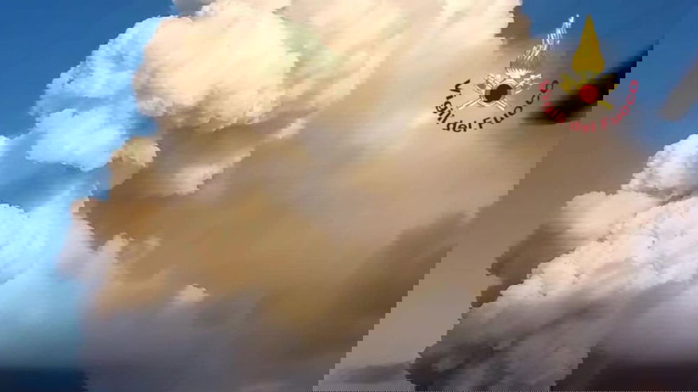 Italia, è allerta rossa per l’eruzione del vulcano