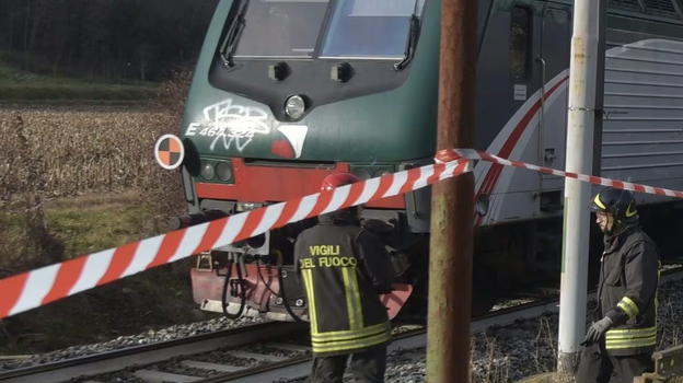 Italia, colpito dal treno in corsa: inutili i soccorsi