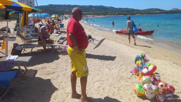 "Italia in lutto", il bagnino lo ha trovato così in spiaggia