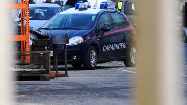 Scoprono i figli a letto insieme: la più piccola di 13 anni è..