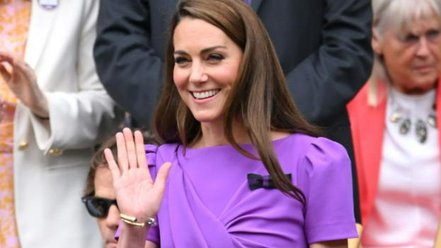 Kate Middleton, il gesto nascosto tra i capelli svela che..