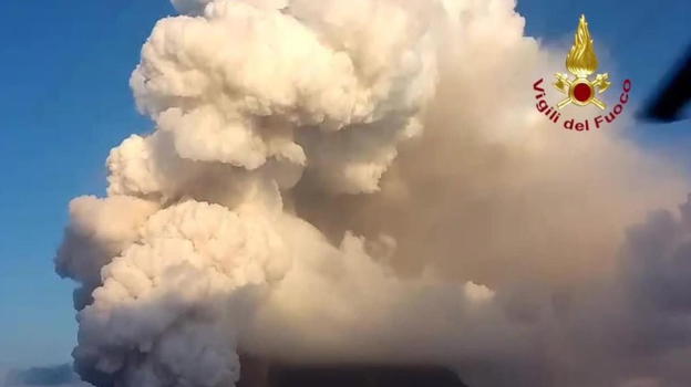 Italia, nuova allerta rossa per l’eruzione del vulcano
