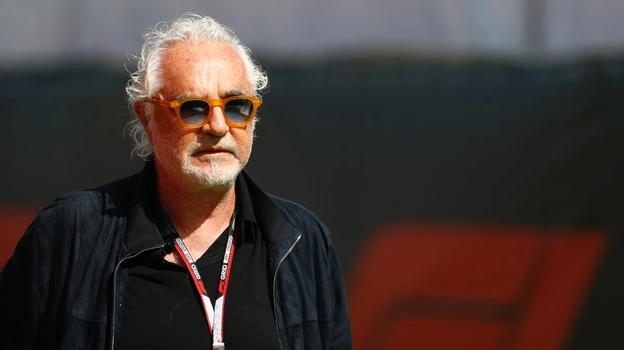 Briatore nella bufera dopo l’ultimo annuncio: "Cosa ci faccio con 4mila euro al mese?"