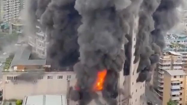 Incendio al centro commerciale: numerose persone decedute