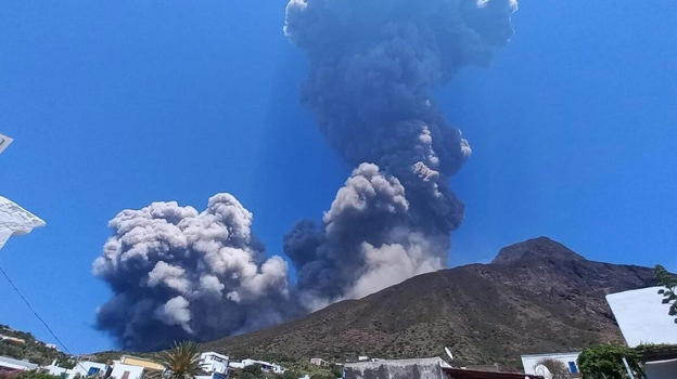 Italia, ci risiamo: allerta massima per l’eruzione del vulcano