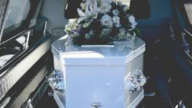È successo durente i funerali di Martina: deceduta durante la gravidanza