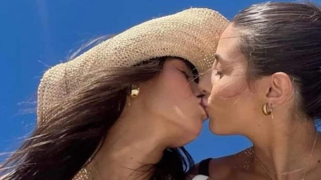 "Lo hanno fatto in spiaggia". I fan della coppia sono sconvolti