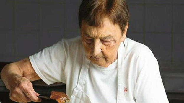 La food influencer di 83 anni svela: "Campo con 80 euro al mese"