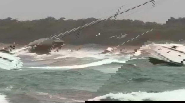 Tempesta improvvisa distugge tutto: numerose barche affondate