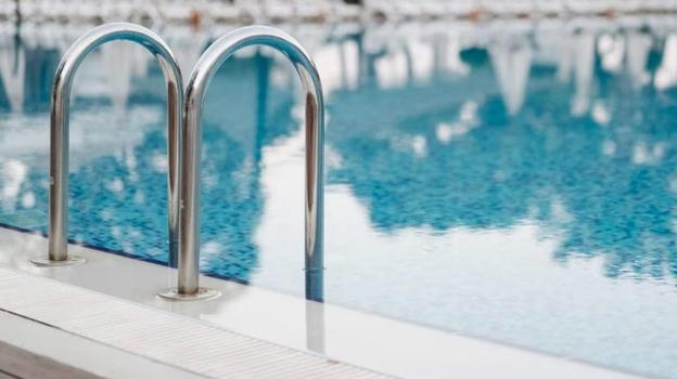 Dramma di Ferragosto: perde la vita in piscina a soli 7 anni