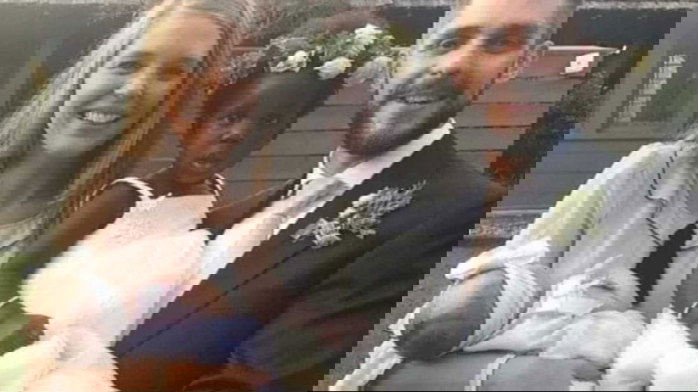 Adottano 2 bimbe, mesi dopo avviene l’assurda scoperta