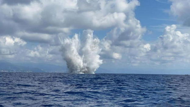 Aereo precipita in mare: il bilancio è drammatico