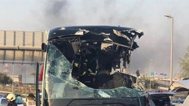 Perde il controllo dell’autobus, decine di persone hanno perso la vita