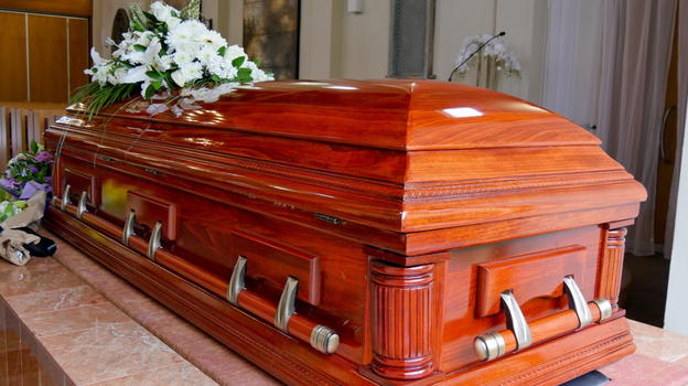 Donna di 40 anni deceduta, quello che accade in chiesa ha dell’incredibile