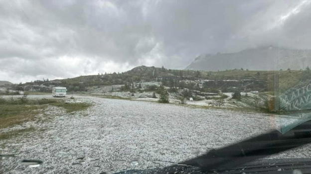 Italia, fortissima grandinata si abbatte sulla città: la situazione