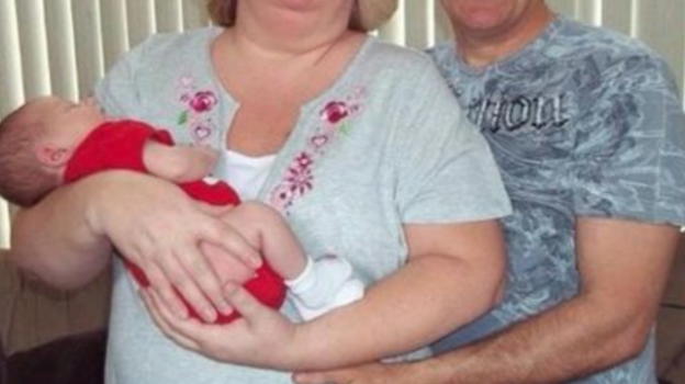 "Ho un figlio con mio padre, ora vuole.." La storia fa il giro del mondo