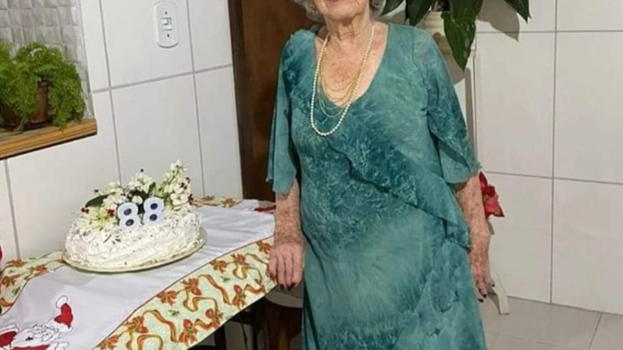 Compie 88 anni, e il genero le fa un regalo speciale