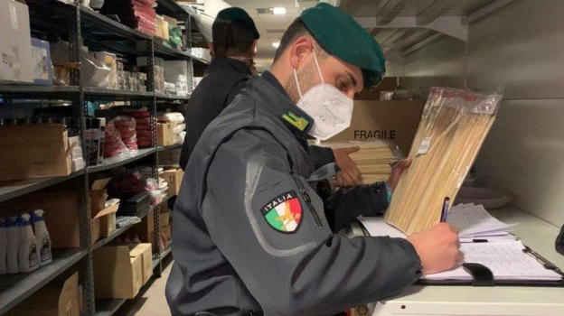 Italia – 1155€ per salsiccia e formaggio, turisti chiamano finanzieri – Il titolare: "Con noi si paga…