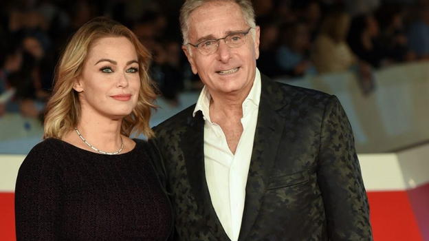 Paolo Bonolis e Sonia Bruganelli, fan pazzi di gioia, il lieto annuncio