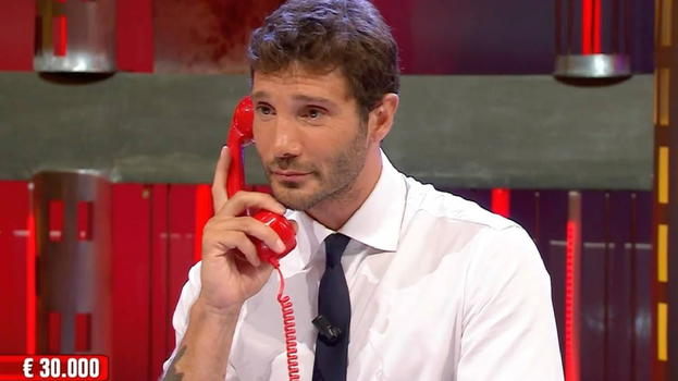 Affari Tuoi, la rivelazione lascia il pubblico senza parole: "Eccolo chi è il Dottore"