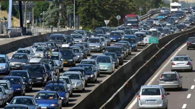 Inferno in Autostrada, 13km di coda e numerose persone sotto il sole: la situazione