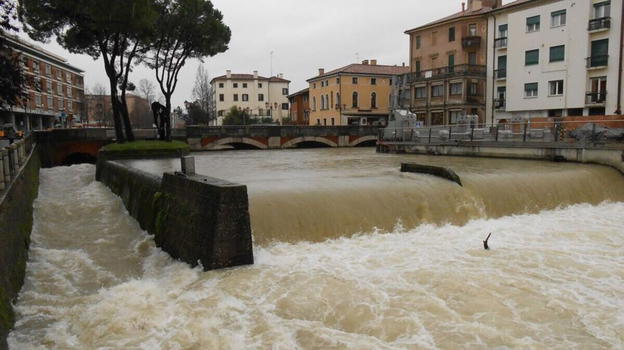 Il maltempo sommerge la città italiana: i primi aggiornamenti
