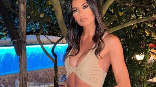 Elisabetta Gregoraci, "M’illumino di Iban": ed è subito poesia!