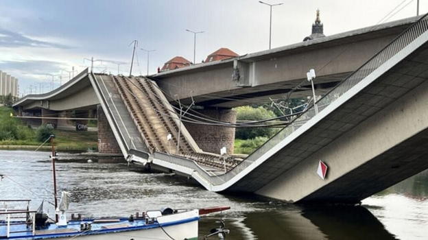 Crolla improvvisamente un ponte: "Venuto giù tutto"