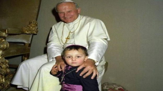 Papa Wojtyla, tutti in lacrime: il bimbo segreto esce fuori