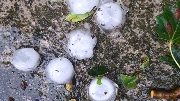 Italia, fortissima grandinata distrugge tutto: la zona colpita